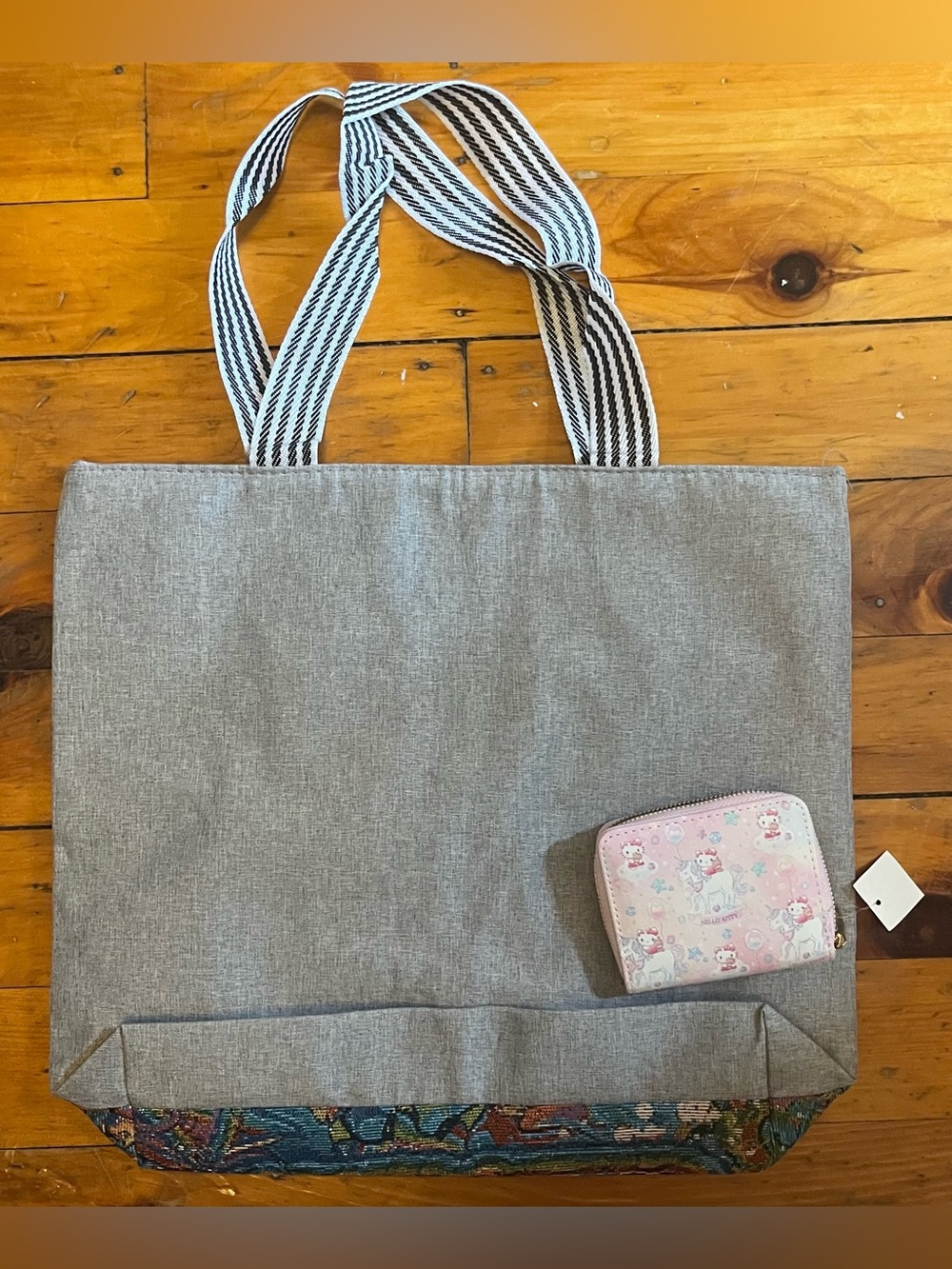 Hello Kitty Large Tapestry Zip Top Tote Bag & Zip Up Pink Wallet NWT’s Bundle - Picture 2 of 8